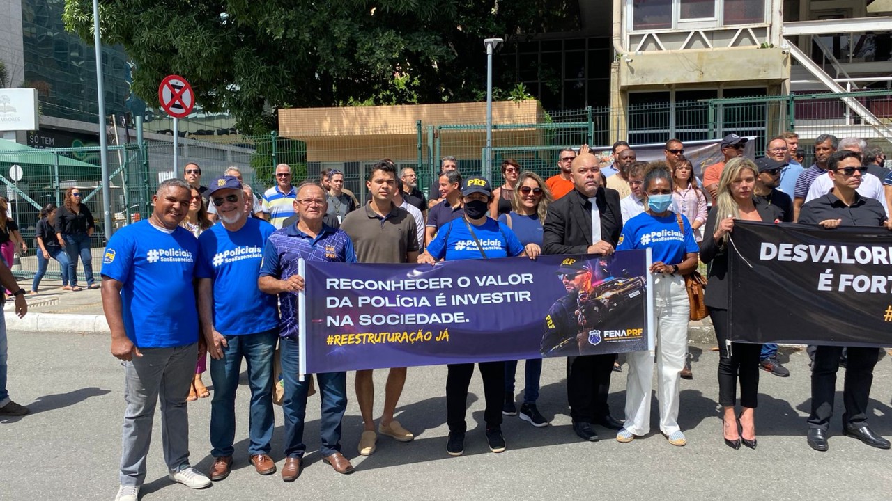 Reestruturação: PRFs manifestam em Salvador